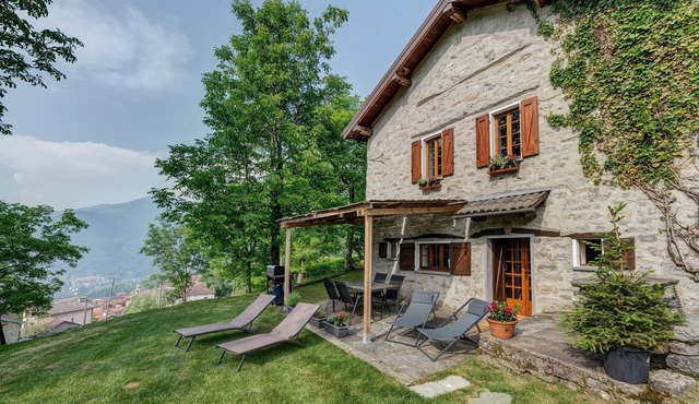 Chalet 'Nini's Home' with Terrace and Garden with BBQ
