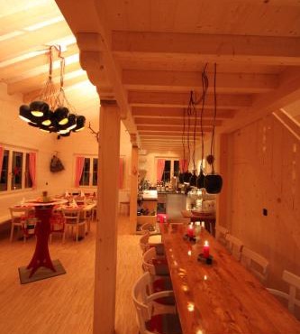 Chalet with gourmet kitchen for 4-8 people