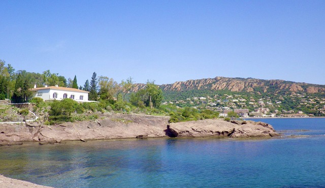 Charming 50s waterfront villa exclusive sea access terrace garden in Saint-Raphaël
