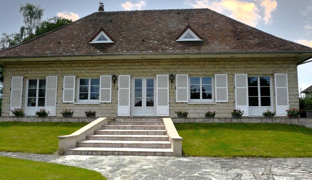 Charming Stone House in Calm Senonches - Modern Amenities & Large Garden in Senonches
