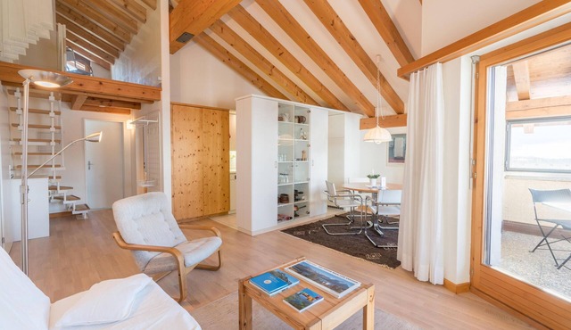 Chesa Cravunera – Penthouse with a loft and mountain views