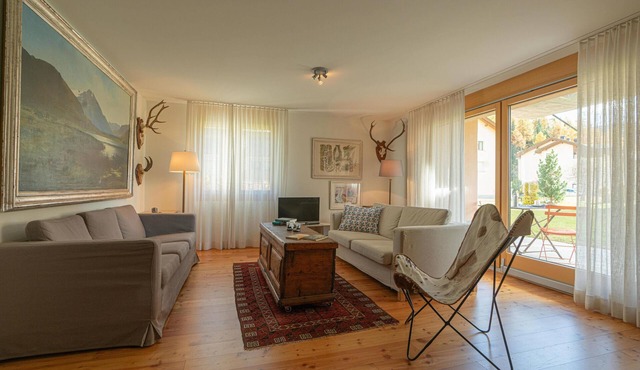 Chesa Radonda 1 – Modern Apartment with a Terrace & Mountain Views