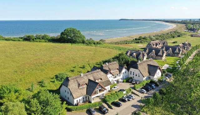 Close to the beach with balcony, use of swimming pool and sauna - Strandhaus Mönchgut FeWo11 in Mönchgut OT Lobbe