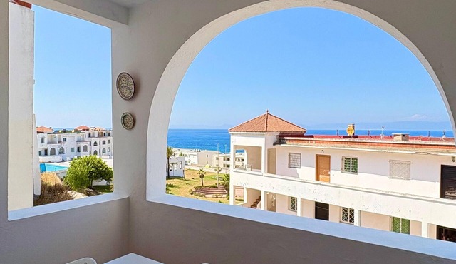 Comfortable two-bedroom with direct access to Oued Aliane Beach in Ksar Sghir