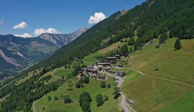Complete group accommodation in the heart of the Swiss Alps on the CH-F-I border