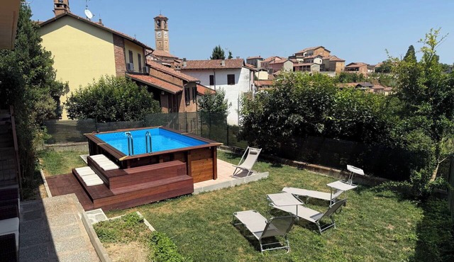 Cosy apartment for 3 people with A/C, WIFI, pool, TV and balcony