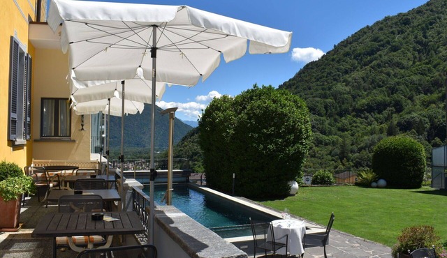 Cosy apartment for 2 people with WIFI, pool, TV, patio, pets allowed and panoramic view in Intragna