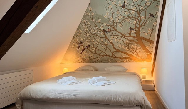 Cosy attic studio for two — quiet Wipkingen, tram nearby