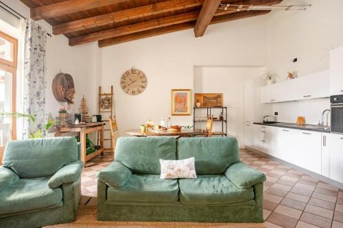 Dimora Perla di Villa - Spacious Wine Estate Retreat near Bernina Express