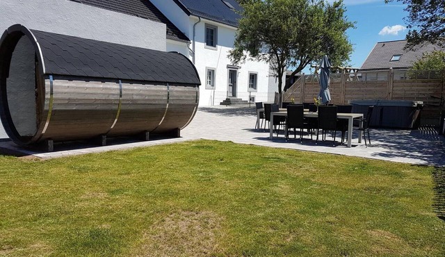 Eifel Dream Schneifelhaus with Private Outdoor Hot Tub and Barrel Sauna in Roth bei Prüm