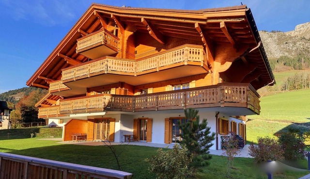 Elegant Apartment with Panoramic Valley View
