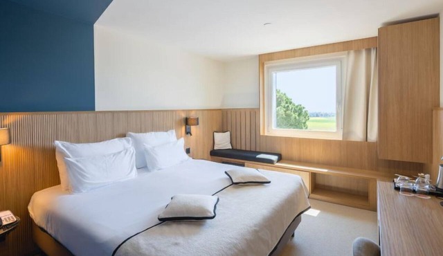 Everness Hotel & Resort