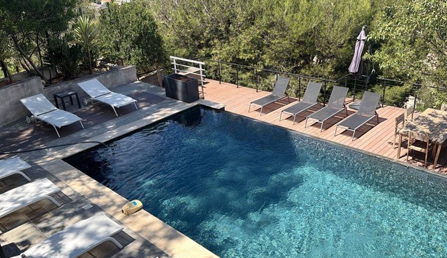 Exceptional Villa with Pool & Adjoining Apartment - Sleeps 10 in Marseille