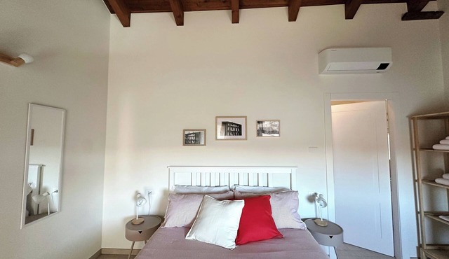 Farmhouse with exposed beams and bricks, breakfast included (Chilli)