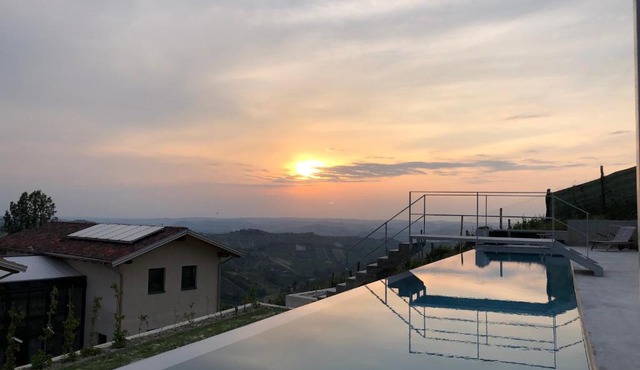 Ferienwohnung DOLCE FAR NIENTE 2 Schlaf- und 3 Badezimmer, 20 m Infinity-Pool in Treiso