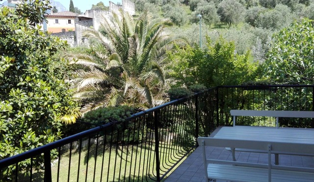 Flat with terrace, quiet and sunny,2 bike, air cond,bike storage in Riva del Garda
