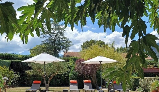 Fully air-conditioned house HEATED SWIMMING POOL in Maubec