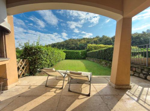 giardino privato e piscina, Oasi Garda