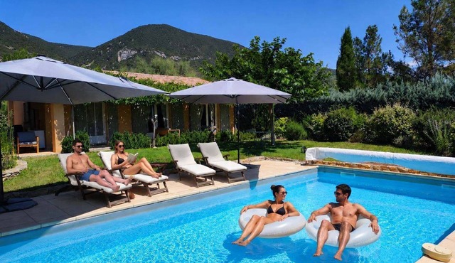 Gite 3 Étoiles Dans LE Luberon Avec Piscine Privatisée in Rustrel