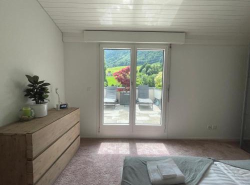 Grosse Terrasse mit Privatsphäre & Aussendusche