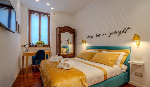 GuestHost - Experience the authentic atmosphere of Sicily in this renovated two-room apartment with Mediterranean charm in the heart of a quiet courtyard on the ground floor. The welcoming double bedroom and the bright living room blend with handcrafted