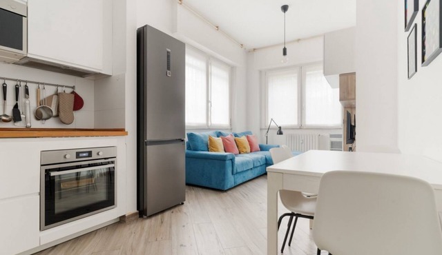 GuestHost - A comfortable and welcoming 65 square meters apartment, perfect for four people, located on the ground floor of a building.The property is strategically located: thanks to the nearby M4 metro line, guests can easily get around the city and re in Milan