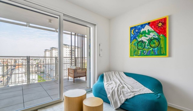 GuestHost - Brand new renovated APT with large terrace! in Milano