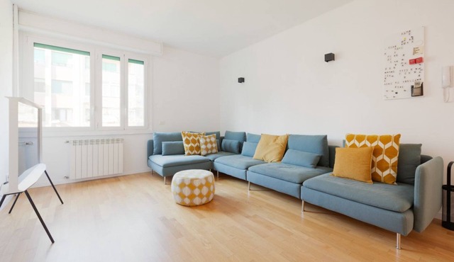 GuestHost - Bright and Modern Apt Milan