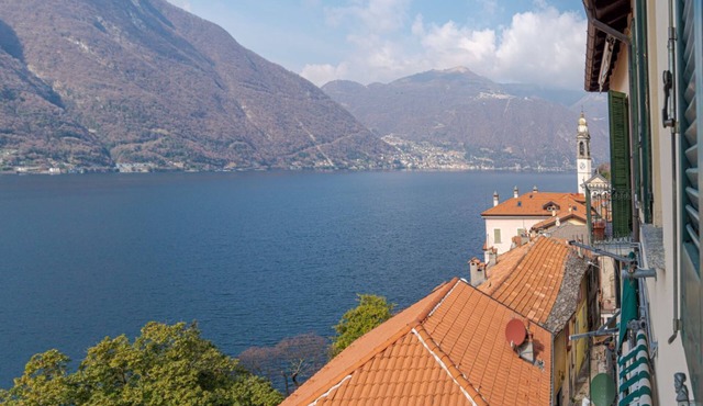 GuestHost - Bright apartment in Nesso with lake view!
