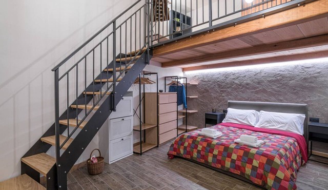GuestHost - Characteristic newly renovated property located in a typical hamlet in the village of Moltrasio, a town in a strategic position just 9km from the center of Como and 25km from Menaggio! The house can accommodate up to 4 people and is accessed