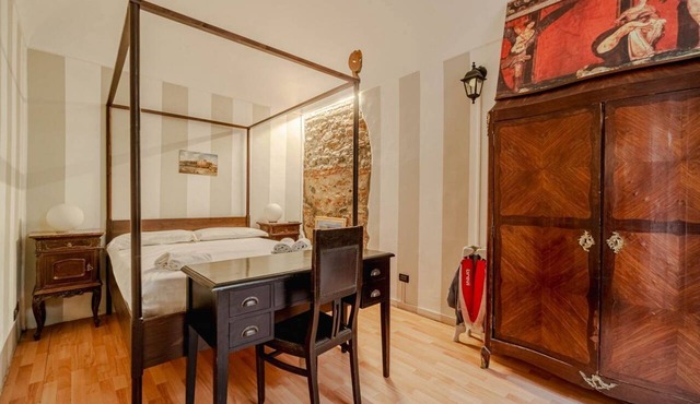 GuestHost - Cozy and elegant apartment that can accommodate up to 4 people, located in city center, a 13 minute walk from Porta Nuova railway and metro station, and 10 minutes walk from Piazza Vittorio Veneto, Valentino Park and the renowned Via Lagrange