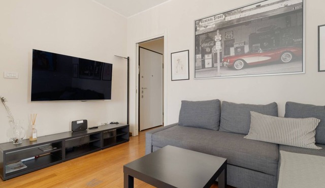GuestHost - Modern 48m2 apartment, ideal for up to 5 people, located on the 9th floor of a building with lift.The accommodation is located 2 steps from the City Life district, the new place to be in Milan, an ideal place for shopping, a new concept of