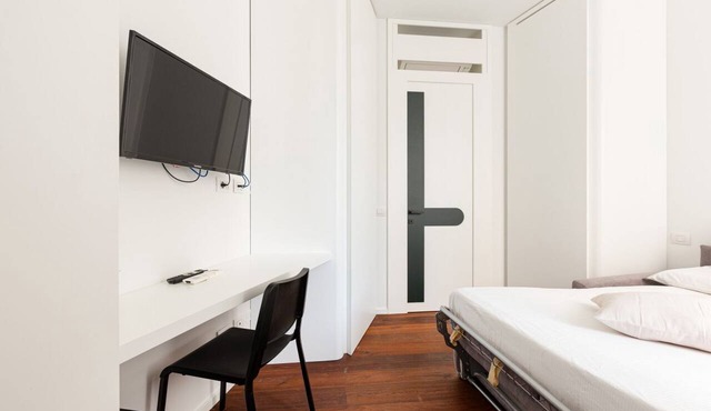 GuestHost - Nice and small Studio-Milan Central Station