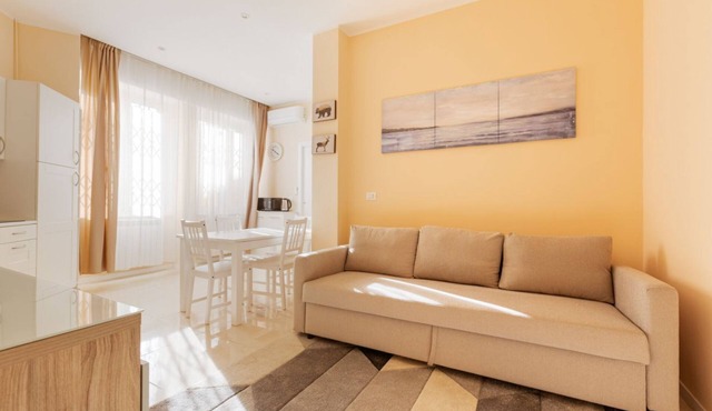 GuestHost - Nice apartment of 44 sqm, located on the mezzanine floor of a building WITHOUT elevator, able to accommodate up to 2 people! The accommodation is located in a strategic position equipped with the main services: restaurants, bars, supermarkets in Milano