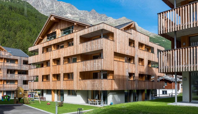 Holiday apartment with ski room and table football