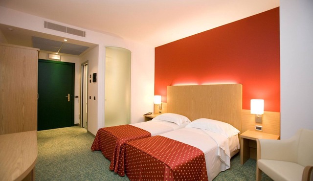 Hotel Senator