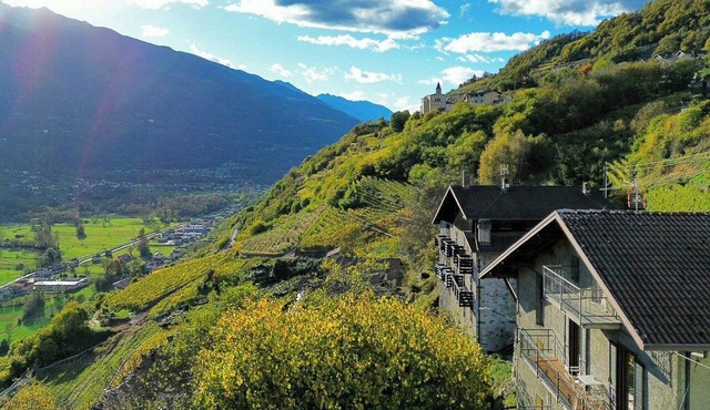 House with dual alpine views near Tirano