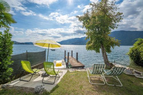 Il Glicine appartamento con darsena privata a lago in Pettenasco