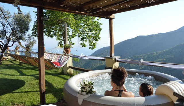 In absolute silence with a sea view in Crova