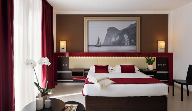 Kairos Garda Hotel