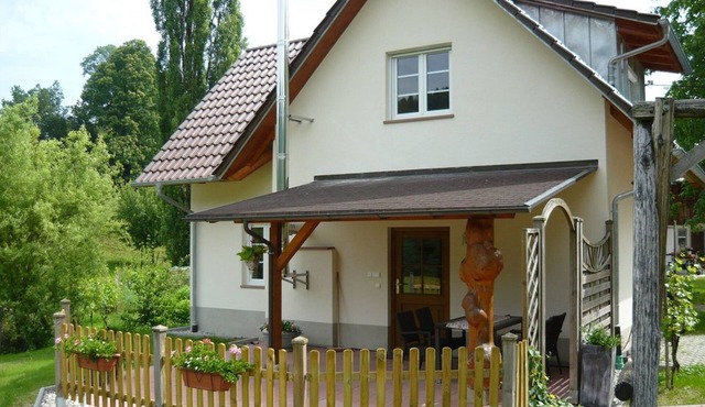 Kapellenhof Apartment with Private Terrace, Shared Garden and Wi-Fi in Glottertal