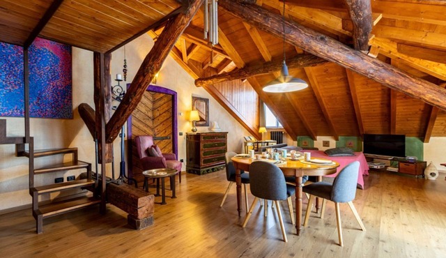 L'Atelier, artistc luxury apartment, AC WiFi, Garage, Arona