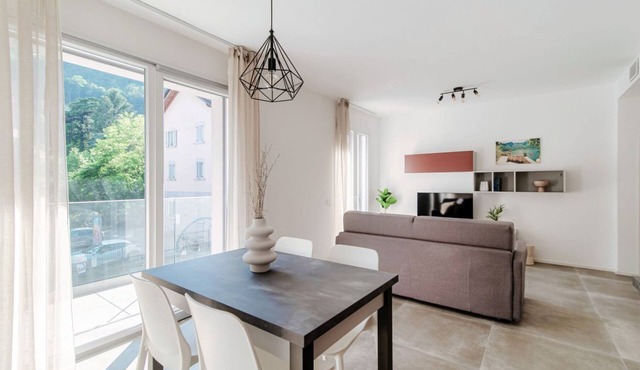 Laglio: Bright two-room apartment with modern comforts on Lake Como in Como