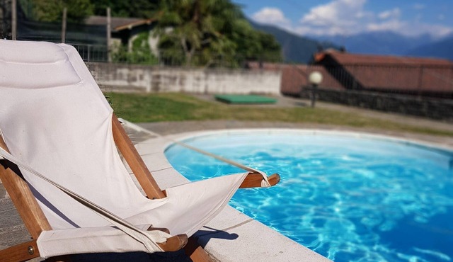 Lake Como -Self contained House with a Pool and Private Garden