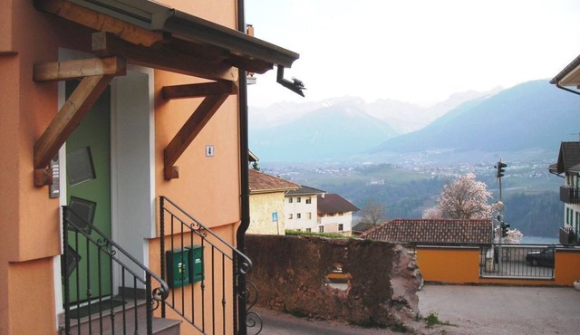 Lake view! Delightful apartment complete with all comforts, new- App. 2