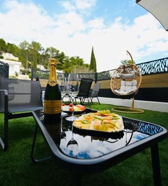 LE MUGEL cocooning SPA et proche calanques de Cassis in Carnoux
