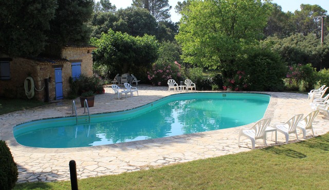 Les Messugues, typical Provencal farmhouse with shared pool, nature, peace in flayosc