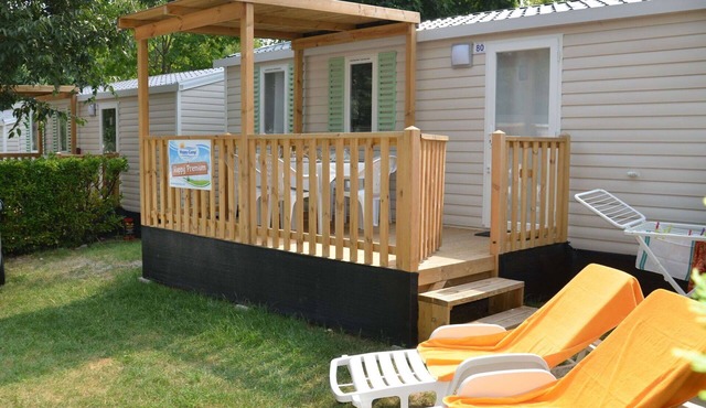 Lovely apartment in villa for 6 guests with A/C, pool, WIFI, terrace and pets allowed