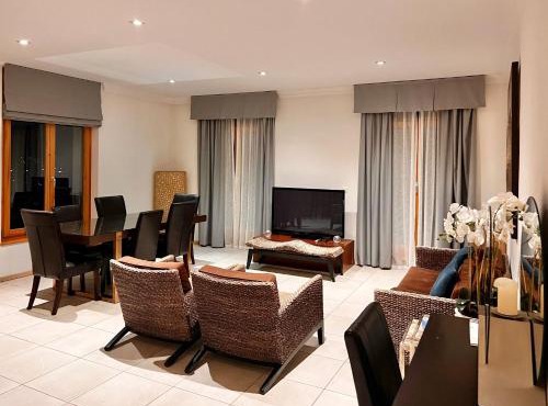 Luxury Apartment, Panoramic Mountain Views, 5 Star Spa Facilities - 3 Bedroom