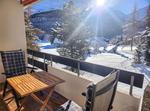 Modernes Alpenstudio mit Bergblick, Pool und Sauna
